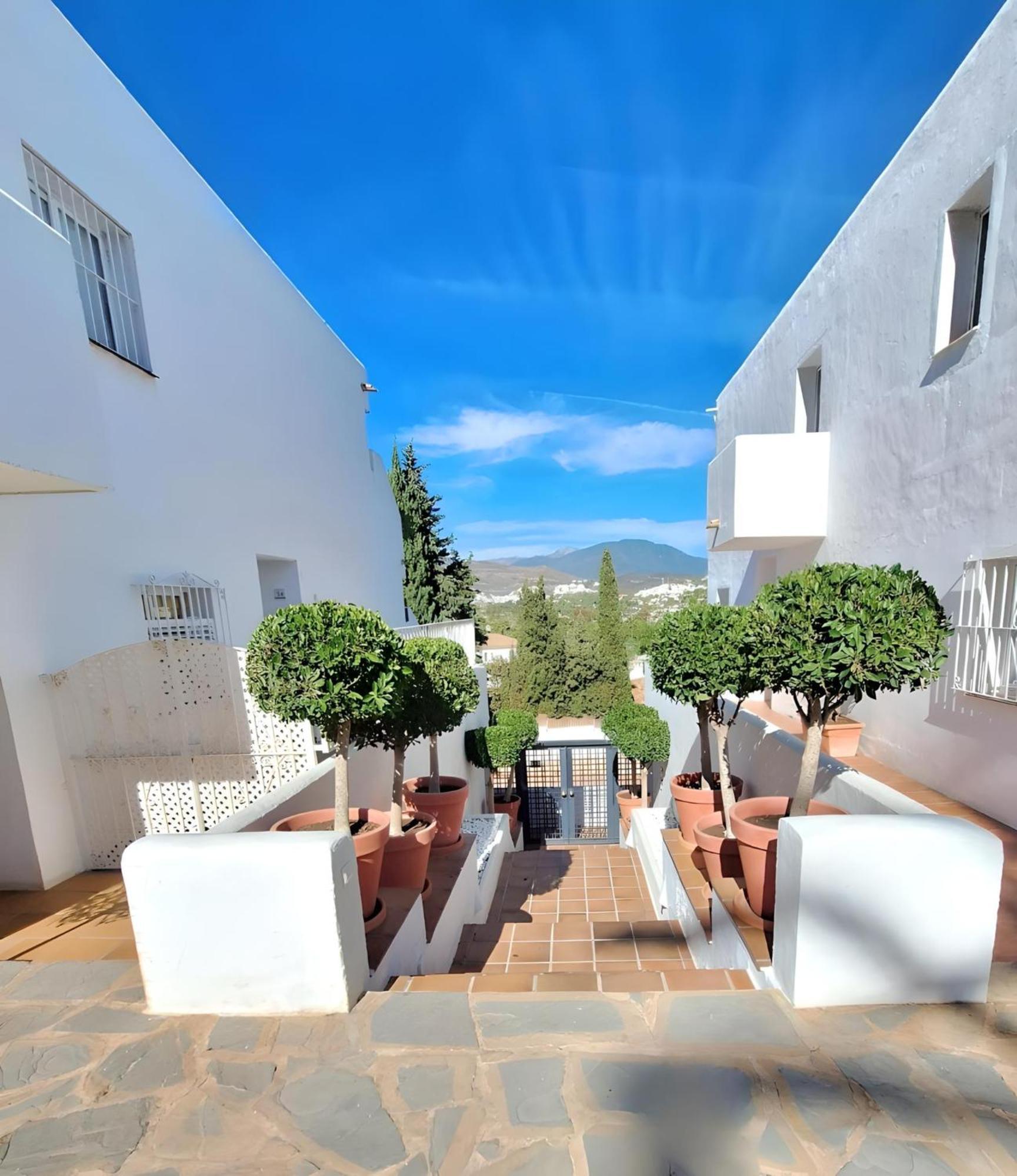 Gorgeous 2Br Apt. W/ Mountain View Puerto Banus 马尔韦利亚 外观 照片