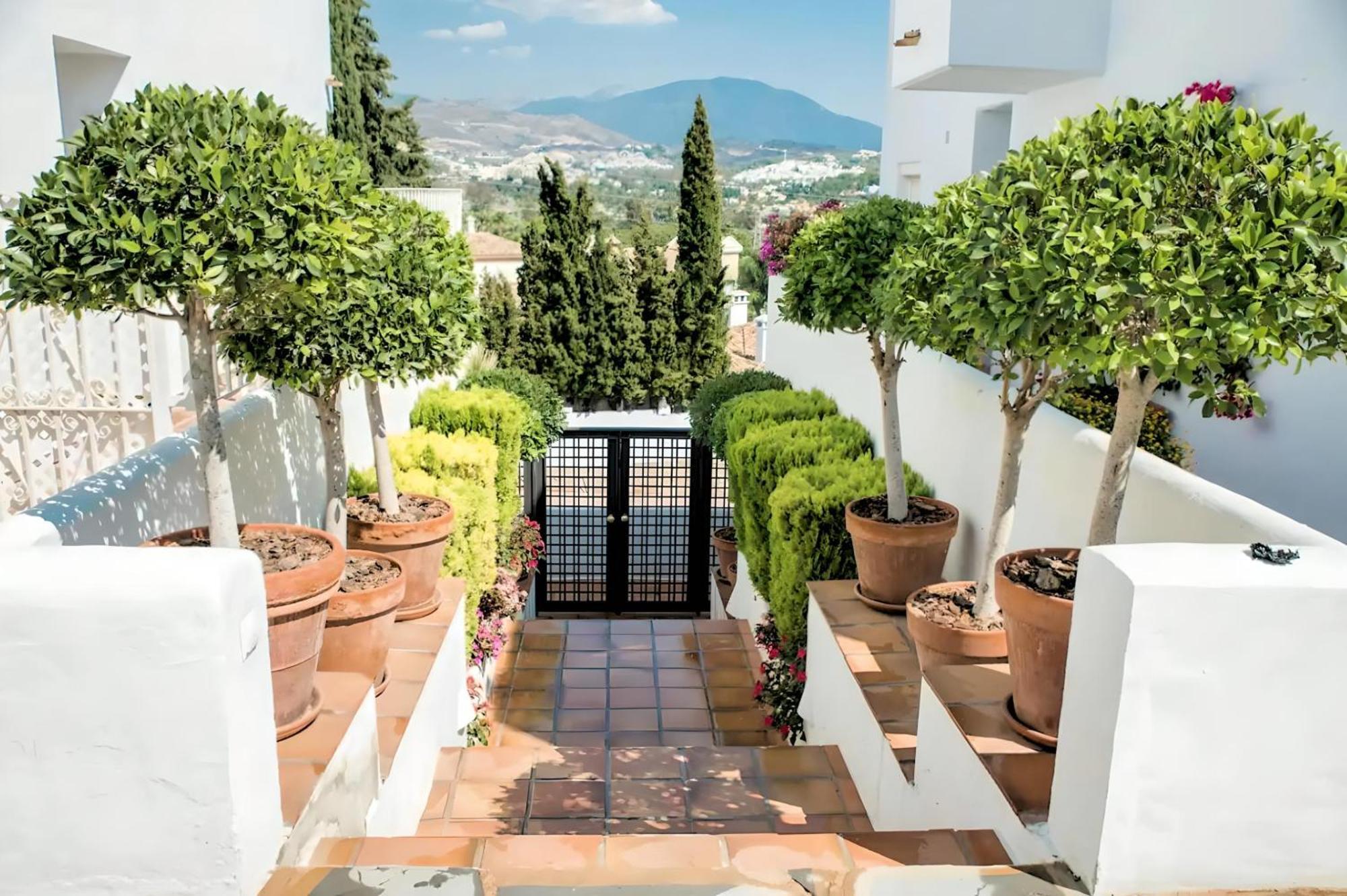 Gorgeous 2Br Apt. W/ Mountain View Puerto Banus 马尔韦利亚 外观 照片