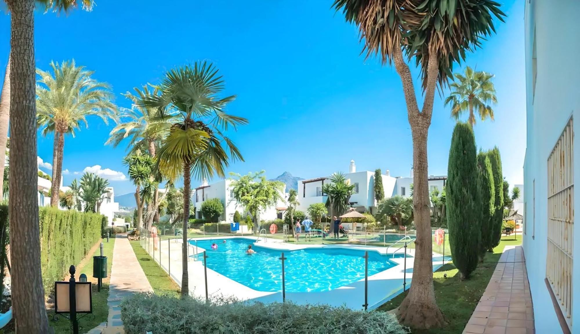 Gorgeous 2Br Apt. W/ Mountain View Puerto Banus 马尔韦利亚 外观 照片