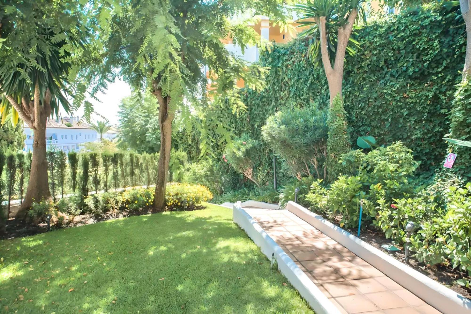 Gorgeous 2Br Apt. W/ Mountain View Puerto Banus 马尔韦利亚 外观 照片