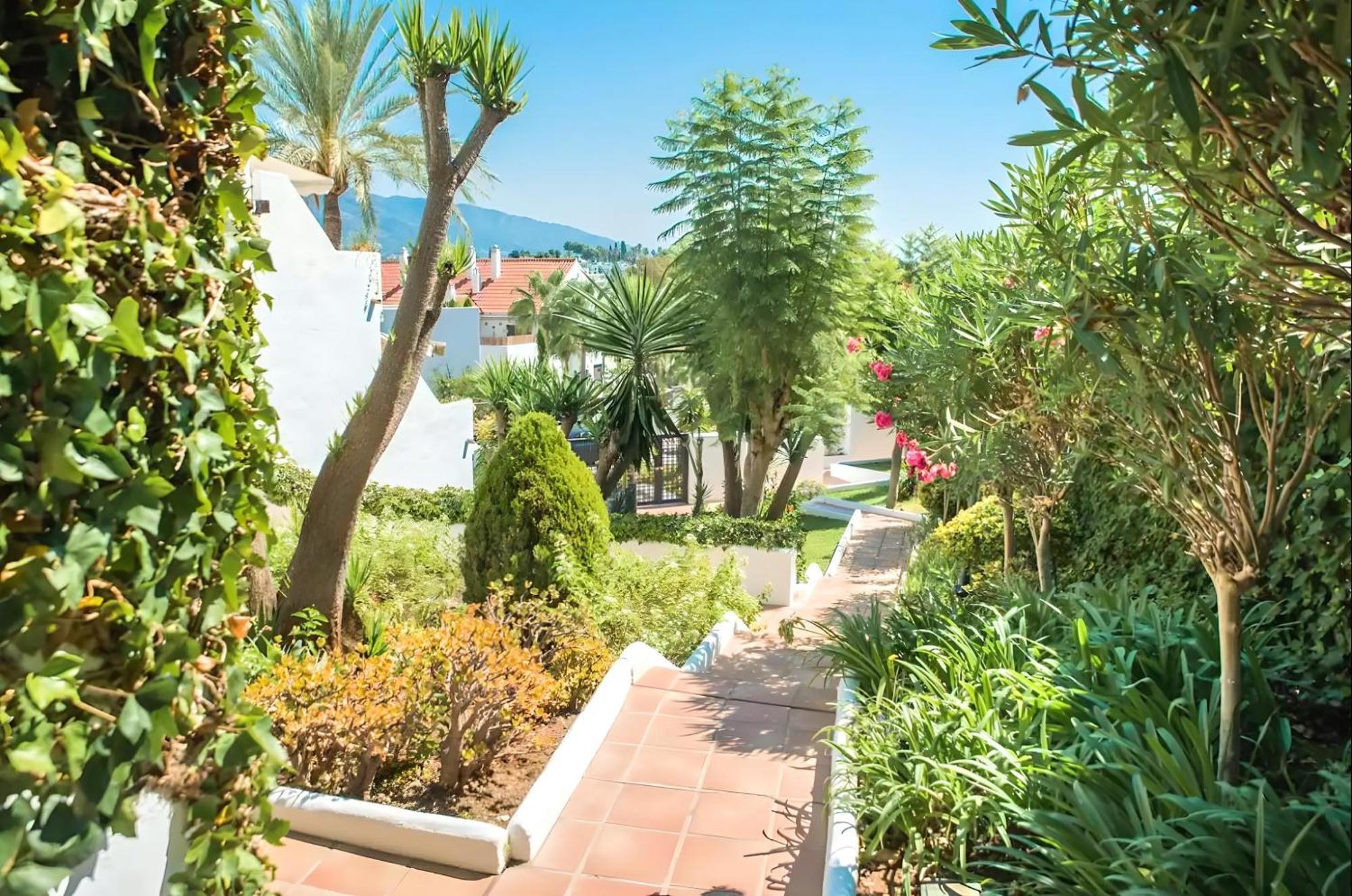 Gorgeous 2Br Apt. W/ Mountain View Puerto Banus 马尔韦利亚 外观 照片