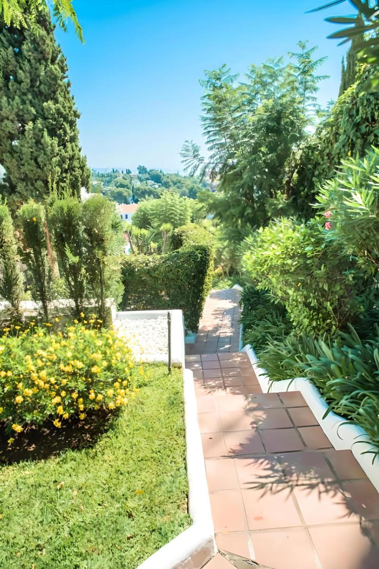 Gorgeous 2Br Apt. W/ Mountain View Puerto Banus 马尔韦利亚 外观 照片